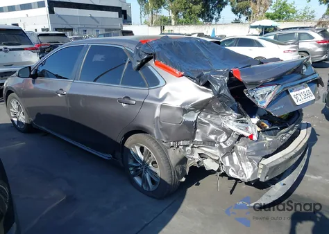2016 Toyota Camry Le/Xle/Se/Xse z USA, uszkodzony, nr VIN 4T1BF1FK2GU164015